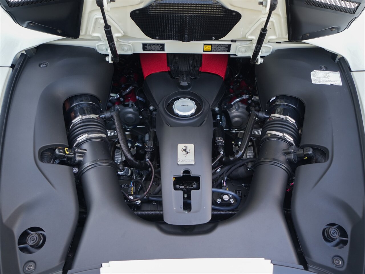 2022 Ferrari F8 Spider   - Photo 41 - Bonita Springs, FL 34134