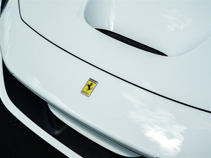 2022 Ferrari F8 Spider   - Photo 4 - Bonita Springs, FL 34134