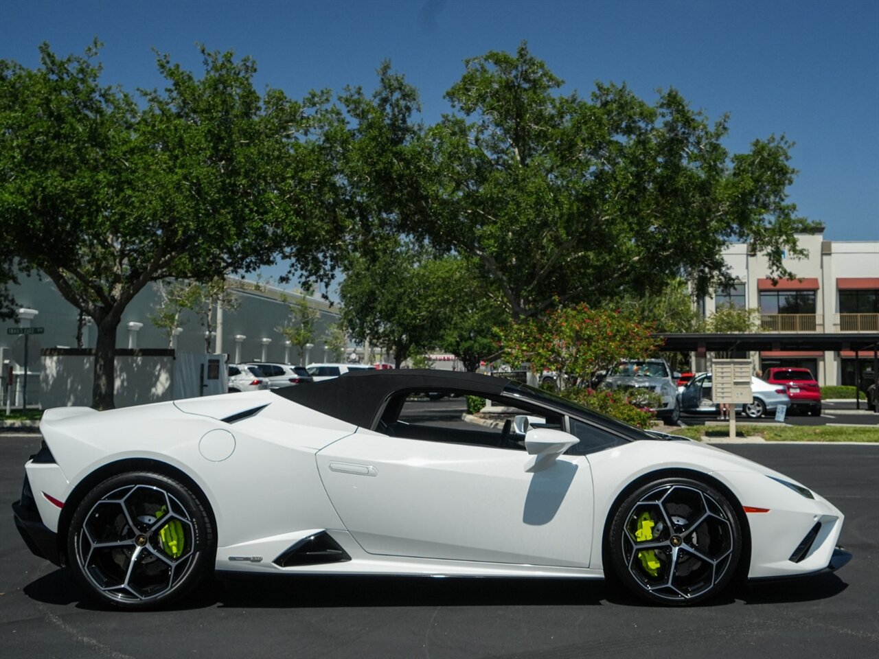 2020 Lamborghini Huracan EVO Spyder   - Photo 78 - Bonita Springs, FL 34134