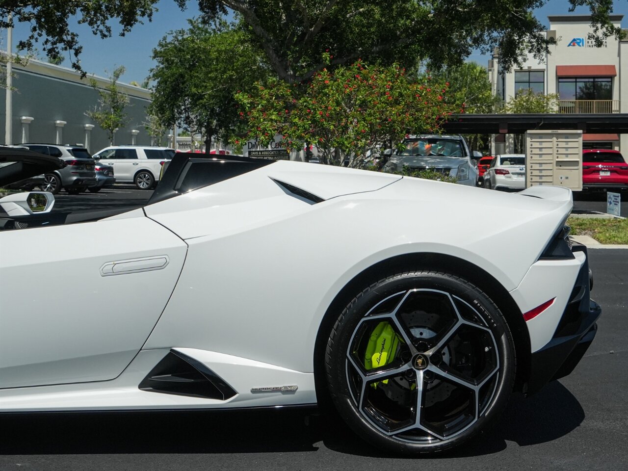 2020 Lamborghini Huracan EVO Spyder   - Photo 46 - Bonita Springs, FL 34134