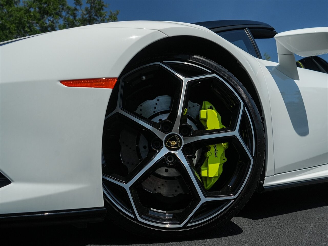 2020 Lamborghini Huracan EVO Spyder   - Photo 11 - Bonita Springs, FL 34134