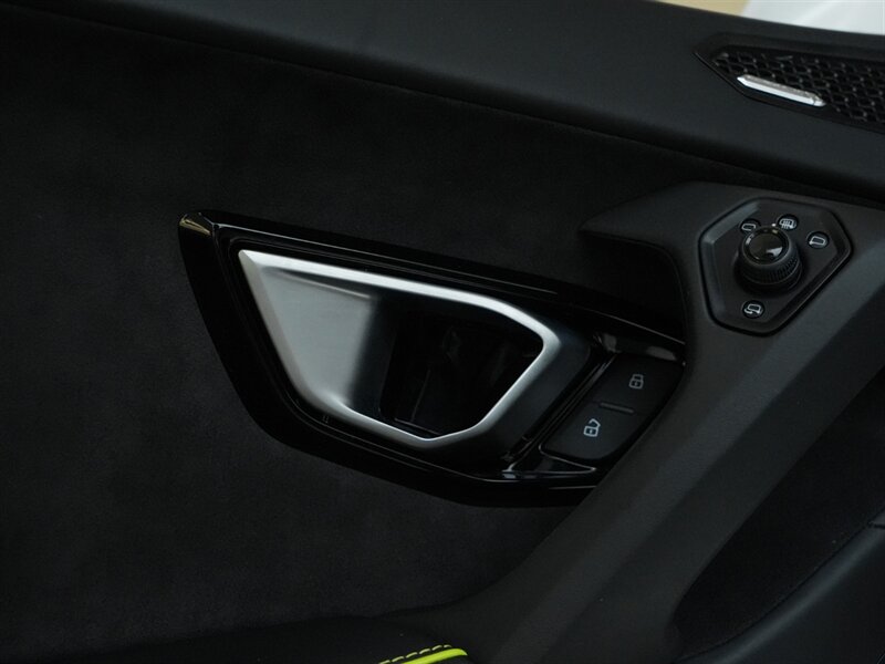 2020 Lamborghini Huracan EVO Spyder - Photo 27 - Bonita Springs, FL 34134
