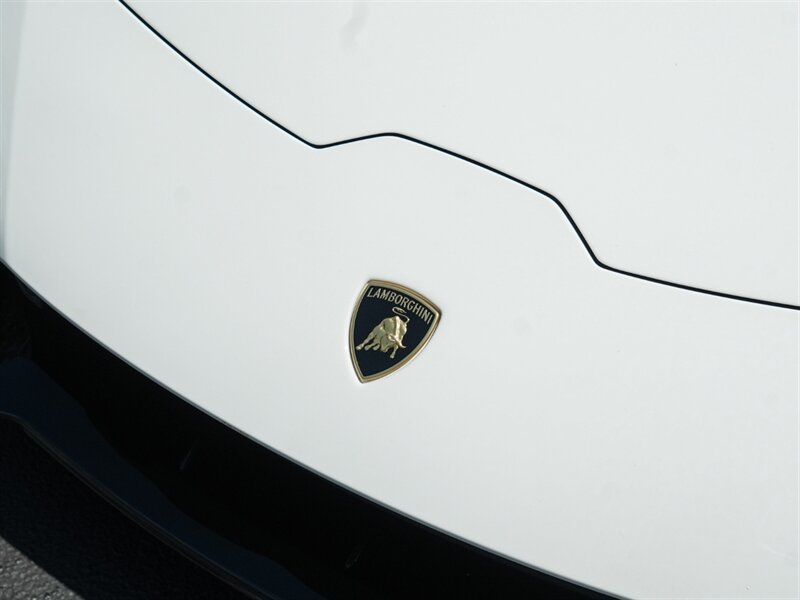 2020 Lamborghini Huracan EVO Spyder   - Photo 4 - Bonita Springs, FL 34134