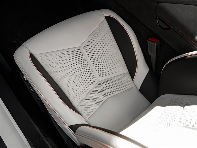 2023 Chevrolet Corvette Stingray 70th Anniversary - Photo 22 - Bonita Springs, FL 34134