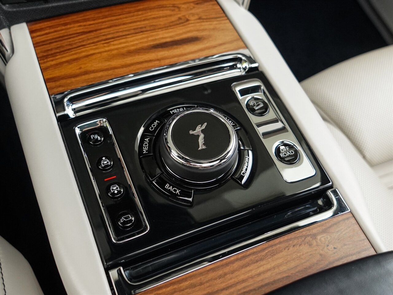 2019 Rolls-Royce Cullinan   - Photo 18 - Bonita Springs, FL 34134