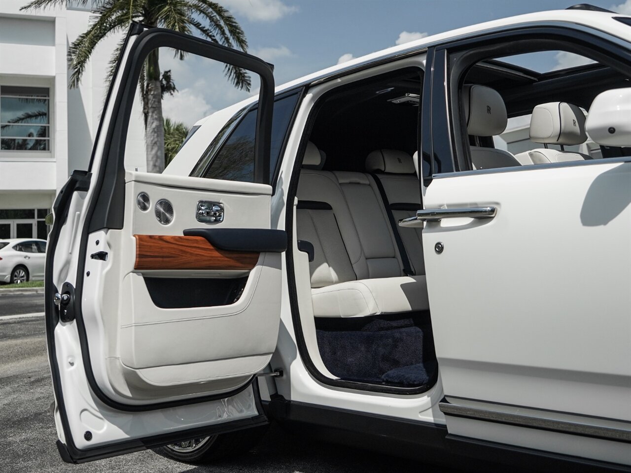 2019 Rolls-Royce Cullinan   - Photo 75 - Bonita Springs, FL 34134