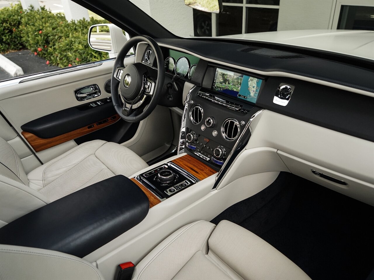 2019 Rolls-Royce Cullinan   - Photo 33 - Bonita Springs, FL 34134