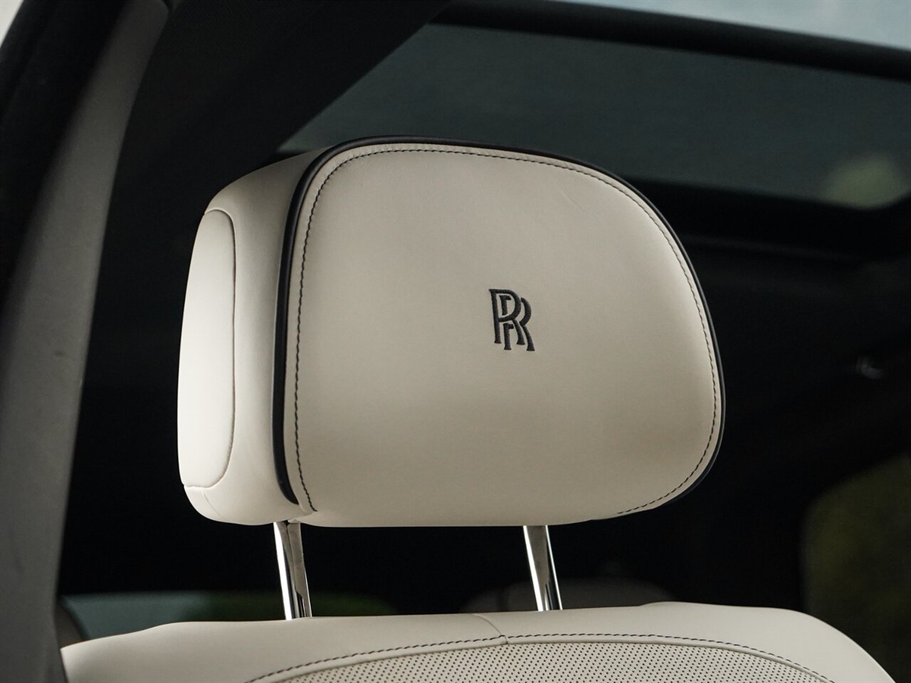 2019 Rolls-Royce Cullinan   - Photo 38 - Bonita Springs, FL 34134