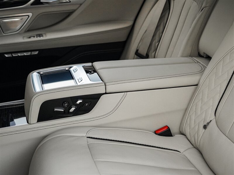 2017 BMW M760i xDrive - Photo 37 - Bonita Springs, FL 34134