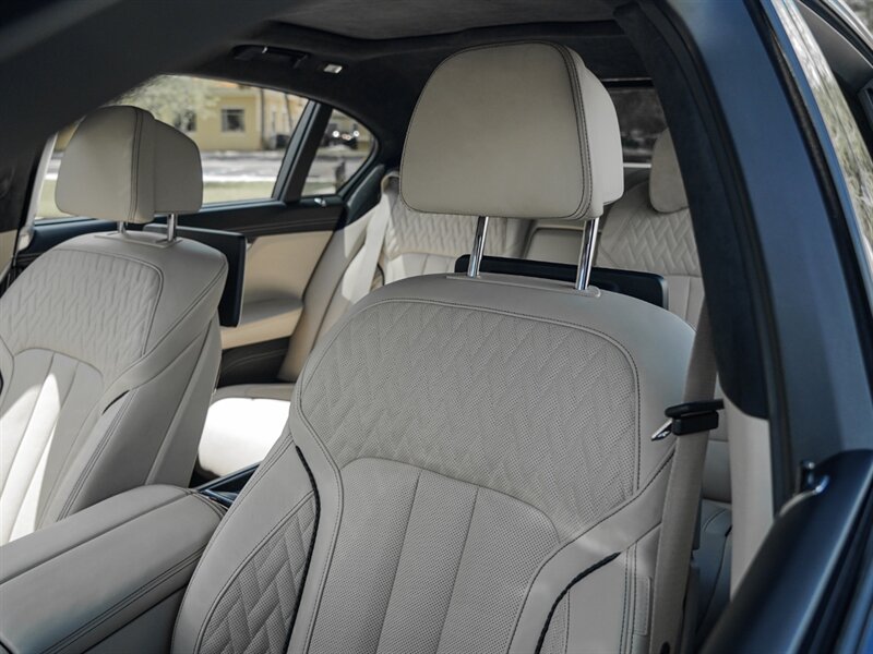 2017 BMW M760i xDrive - Photo 8 - Bonita Springs, FL 34134