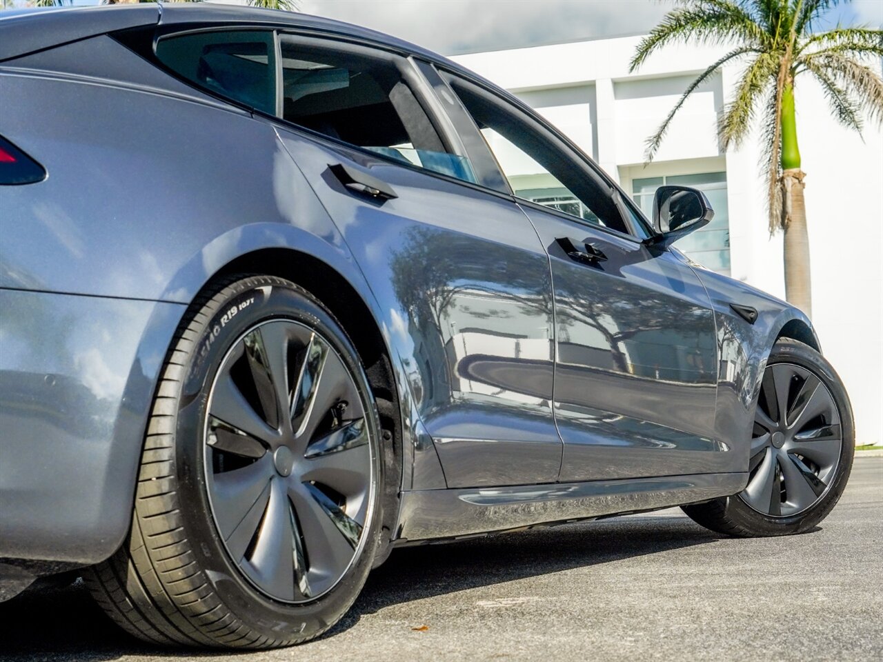 2022 Tesla Model S   - Photo 43 - Bonita Springs, FL 34134