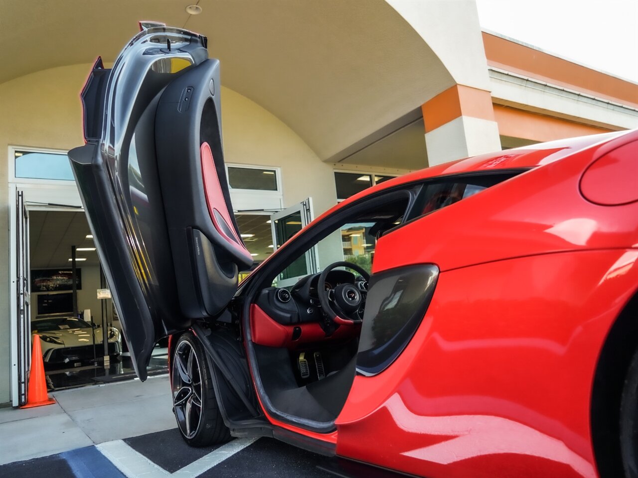 2017 McLaren 570S   - Photo 20 - Bonita Springs, FL 34134