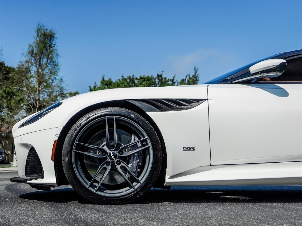 2019 Aston Martin DBS Superleggera   - Photo 35 - Bonita Springs, FL 34134