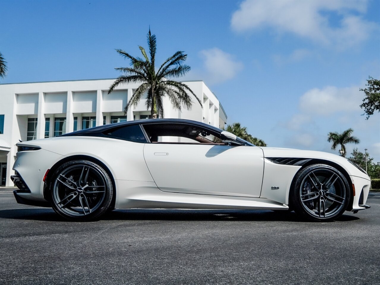 2019 Aston Martin DBS Superleggera   - Photo 46 - Bonita Springs, FL 34134