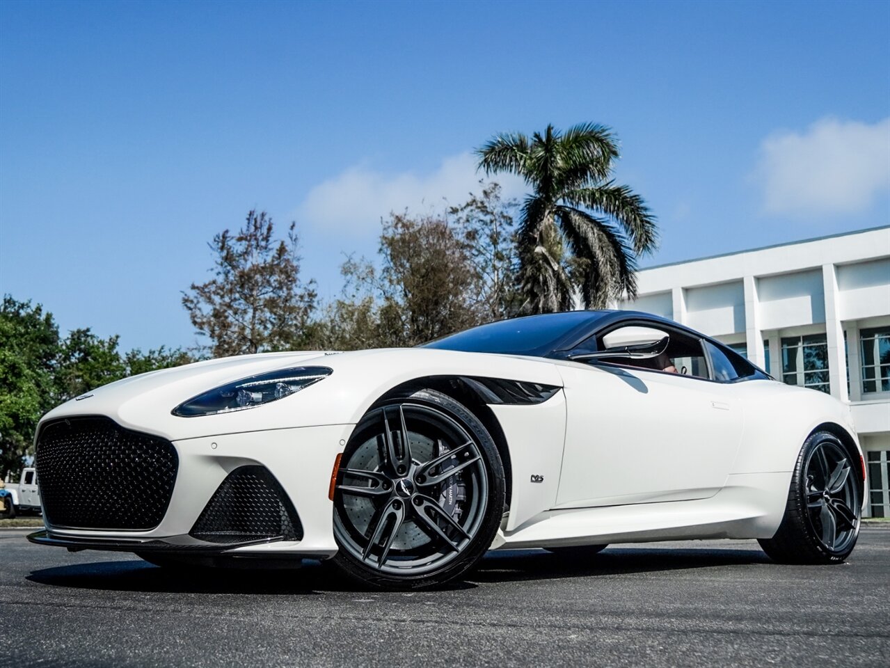 2019 Aston Martin DBS Superleggera   - Photo 12 - Bonita Springs, FL 34134