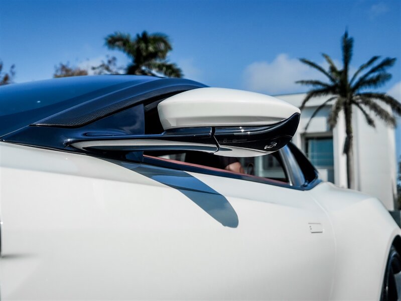 2019 Aston Martin DBS Superleggera   - Photo 11 - Bonita Springs, FL 34134