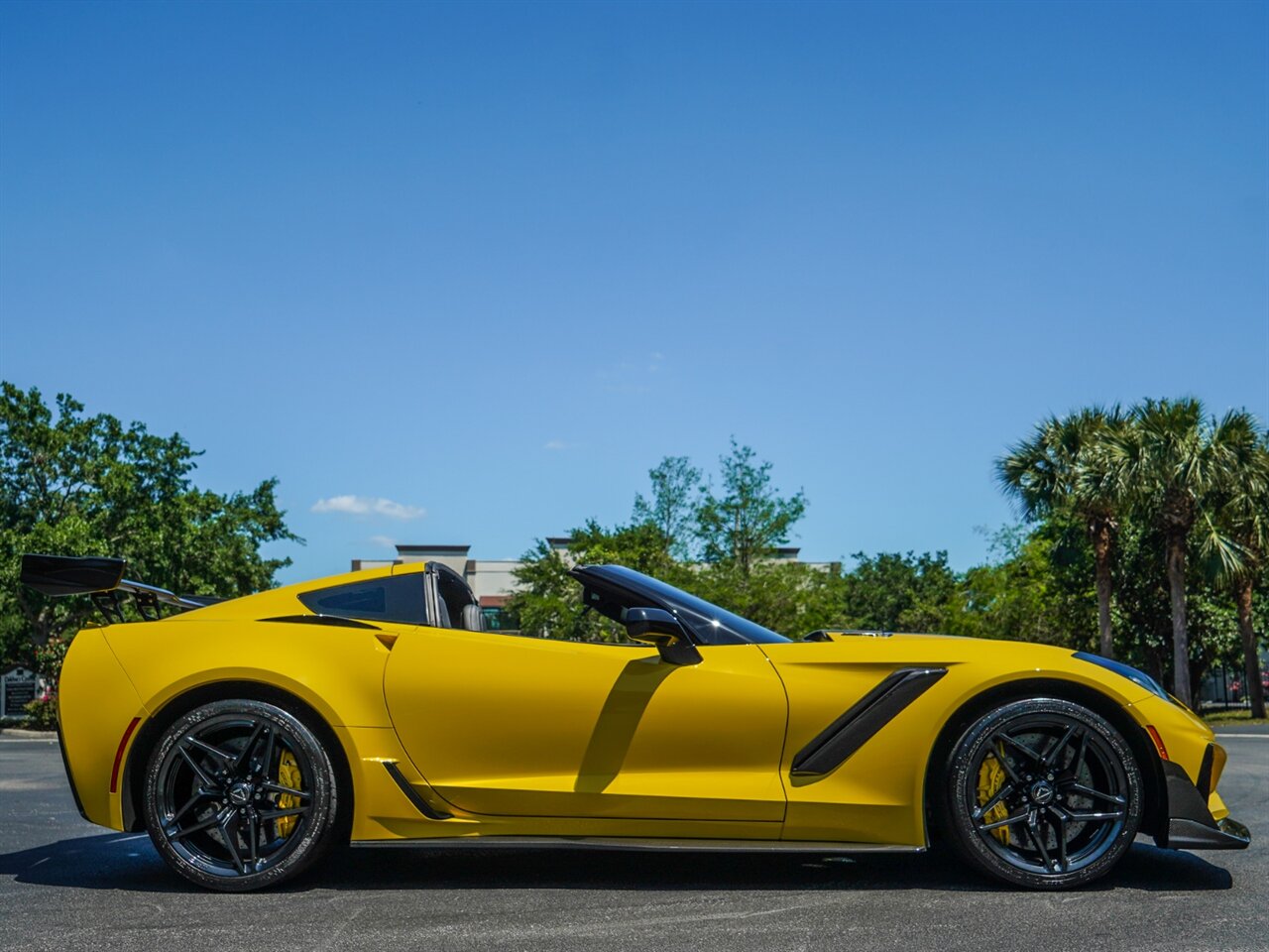 2019 Chevrolet Corvette ZR1   - Photo 7 - Bonita Springs, FL 34134