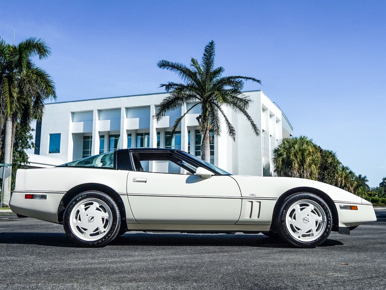 1988 Chevrolet Corvette   - Photo 44 - Bonita Springs, FL 34134