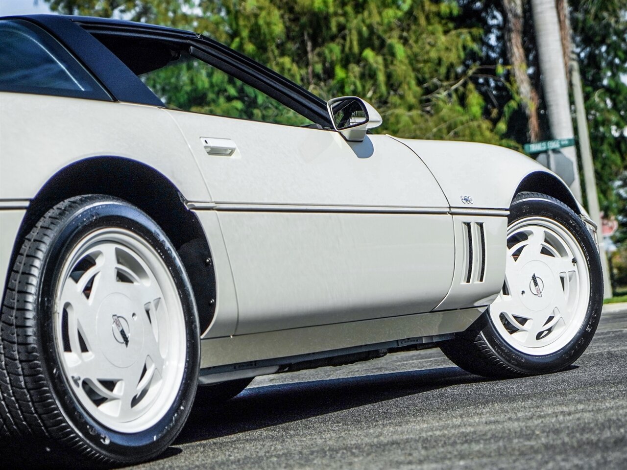 1988 Chevrolet Corvette   - Photo 43 - Bonita Springs, FL 34134