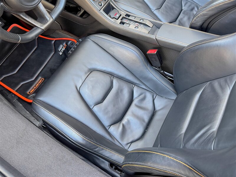 2016 McLaren 675LT Spider   - Photo 25 - Bonita Springs, FL 34134