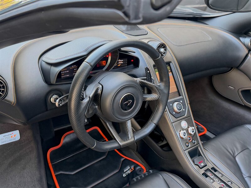 2016 McLaren 675LT Spider   - Photo 31 - Bonita Springs, FL 34134