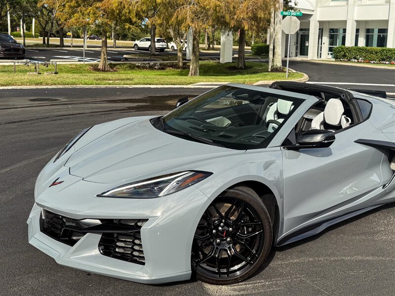 2024 Chevrolet Corvette Z06   - Photo 9 - Bonita Springs, FL 34134