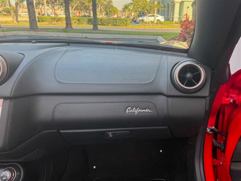 2013 Ferrari California   - Photo 36 - Bonita Springs, FL 34134