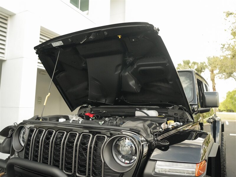 2023 Jeep Wrangler Rubicon 392 20th Anniversary   - Photo 38 - Bonita Springs, FL 34134