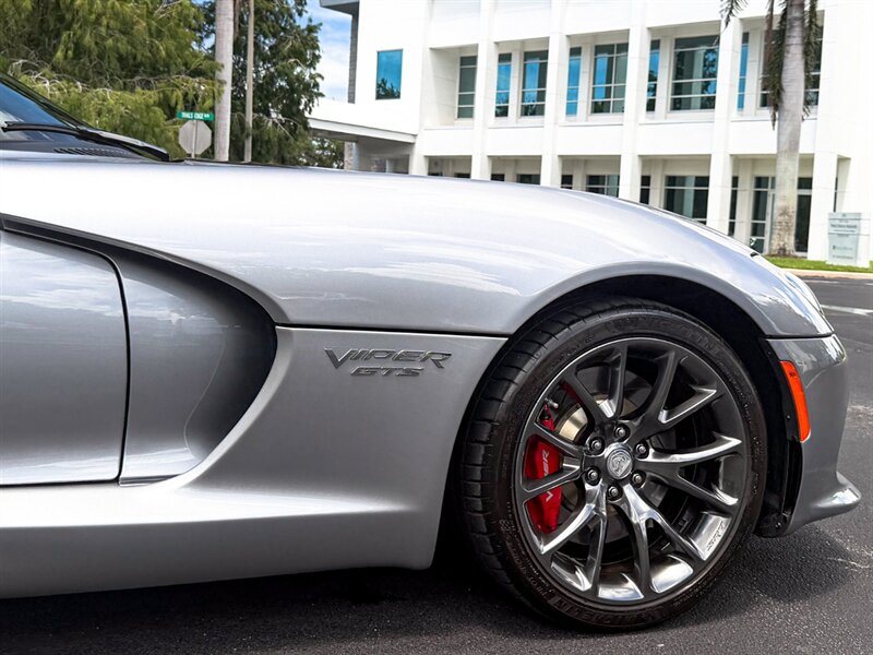 2017 Dodge Viper GTS   - Photo 61 - Bonita Springs, FL 34134