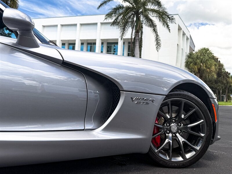 2017 Dodge Viper GTS   - Photo 58 - Bonita Springs, FL 34134