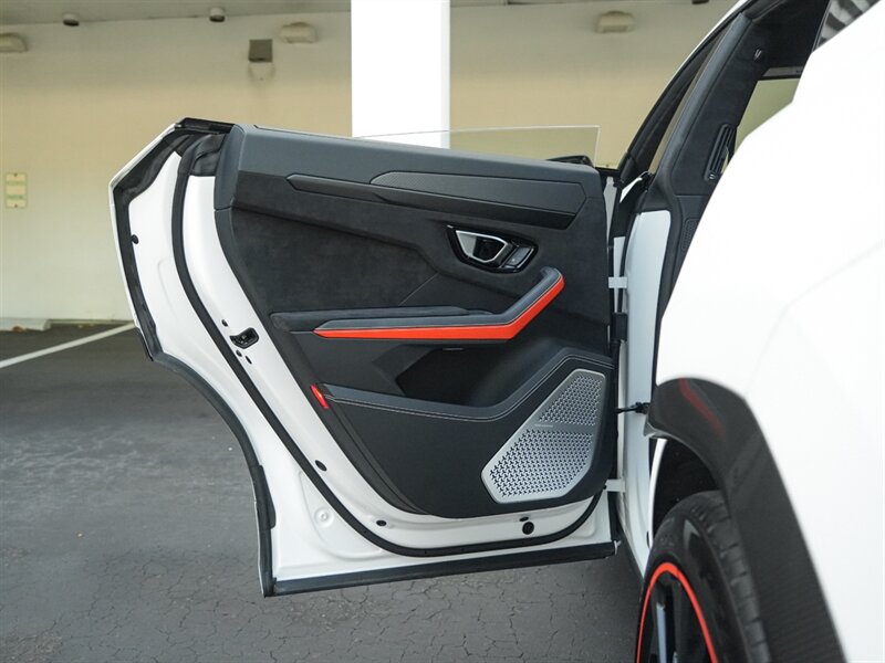 2022 Lamborghini Urus - Photo 29 - Bonita Springs, FL 34134