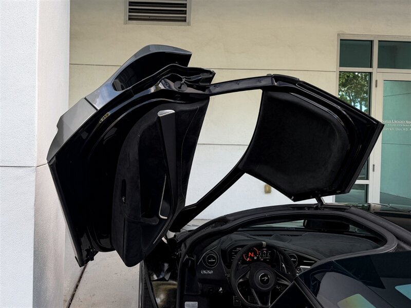2021 McLaren 720S Performance - Photo 28 - Bonita Springs, FL 34134