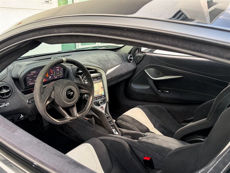 2021 McLaren 720S Performance - Photo 2 - Bonita Springs, FL 34134