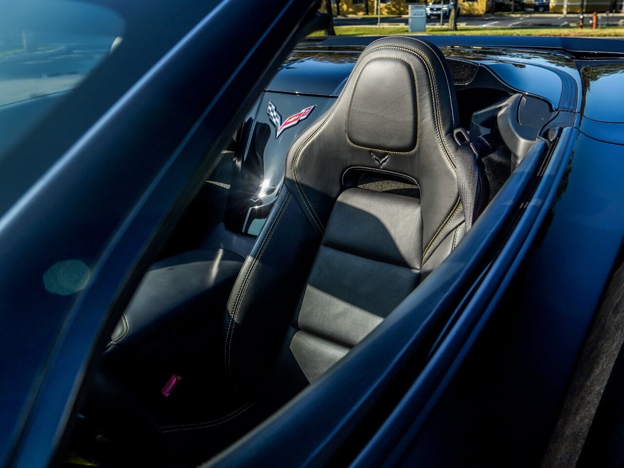 2019 Chevrolet Corvette Stingray   - Photo 8 - Bonita Springs, FL 34134