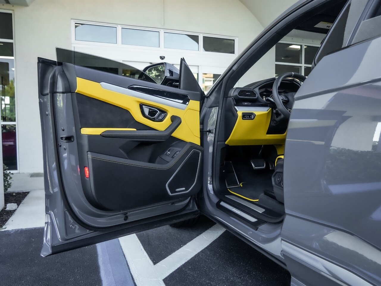 2021 Lamborghini Urus   - Photo 24 - Bonita Springs, FL 34134