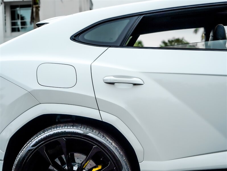 2022 Lamborghini Urus - Photo 12 - Bonita Springs, FL 34134