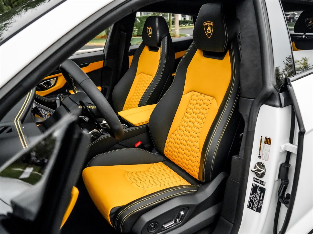 2022 Lamborghini Urus   - Photo 18 - Bonita Springs, FL 34134