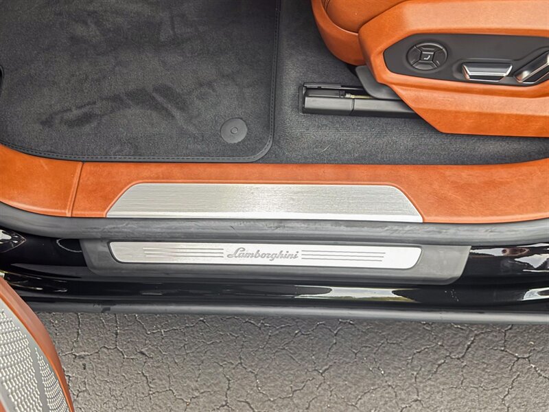 2022 Lamborghini Urus - Photo 30 - Bonita Springs, FL 34134