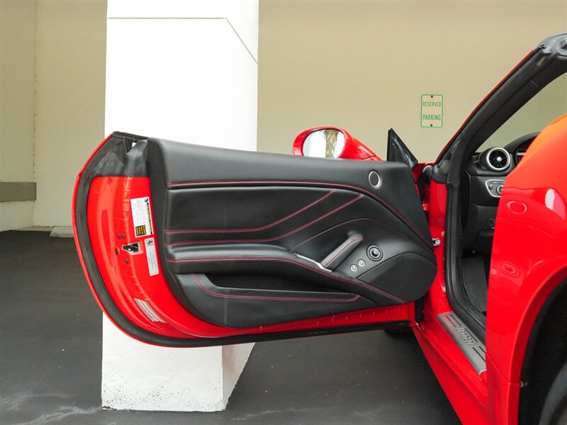 2015 Ferrari California T   - Photo 26 - Bonita Springs, FL 34134