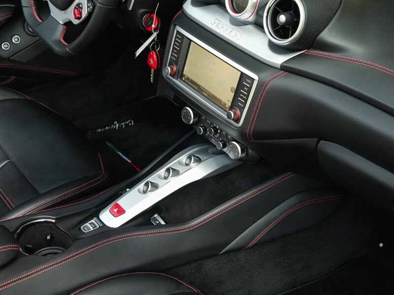 2015 Ferrari California T   - Photo 40 - Bonita Springs, FL 34134