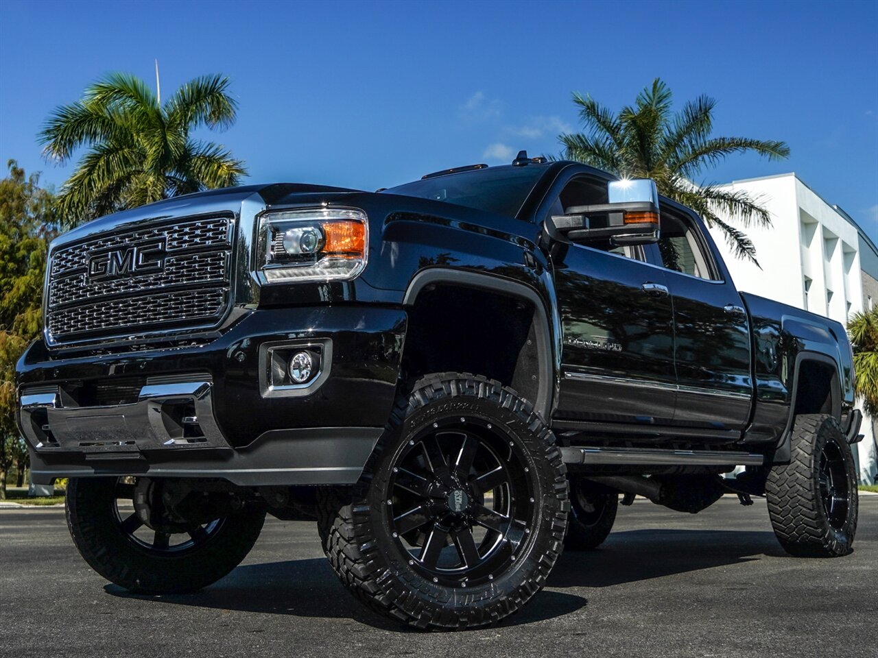 2019 GMC Sierra 2500 Denali   - Photo 9 - Bonita Springs, FL 34134