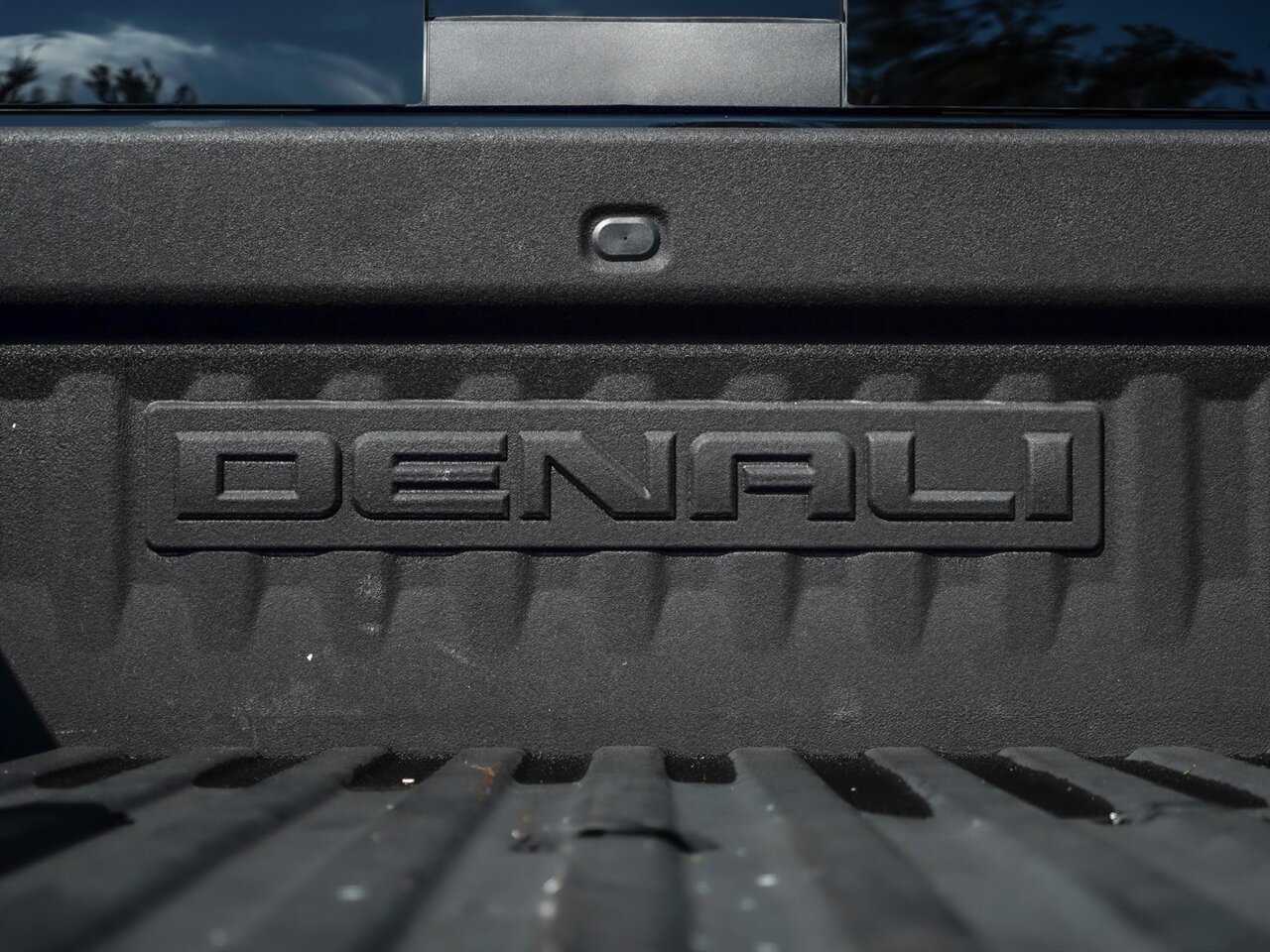 2019 GMC Sierra 2500 Denali   - Photo 38 - Bonita Springs, FL 34134