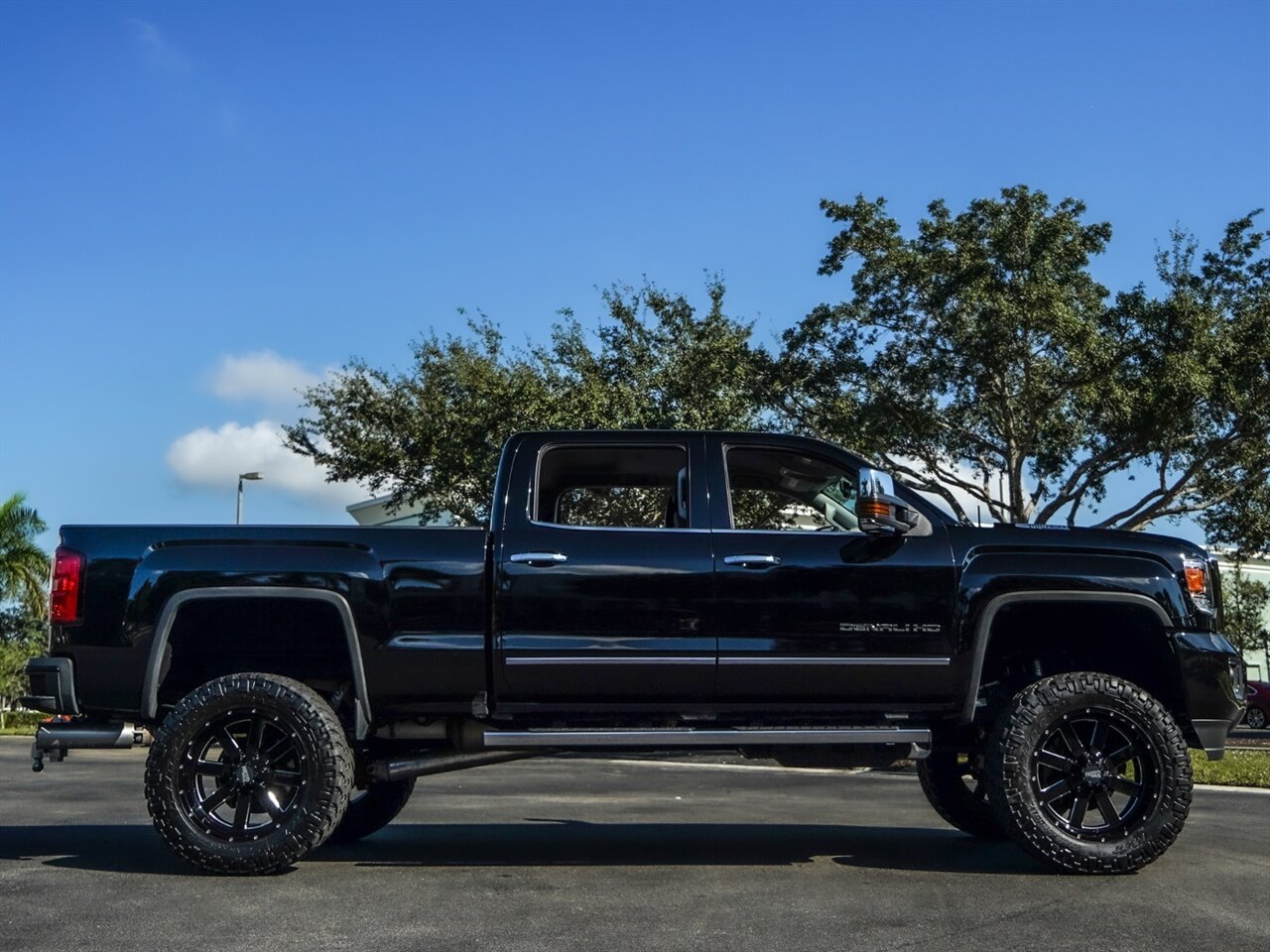 2019 GMC Sierra 2500 Denali   - Photo 43 - Bonita Springs, FL 34134