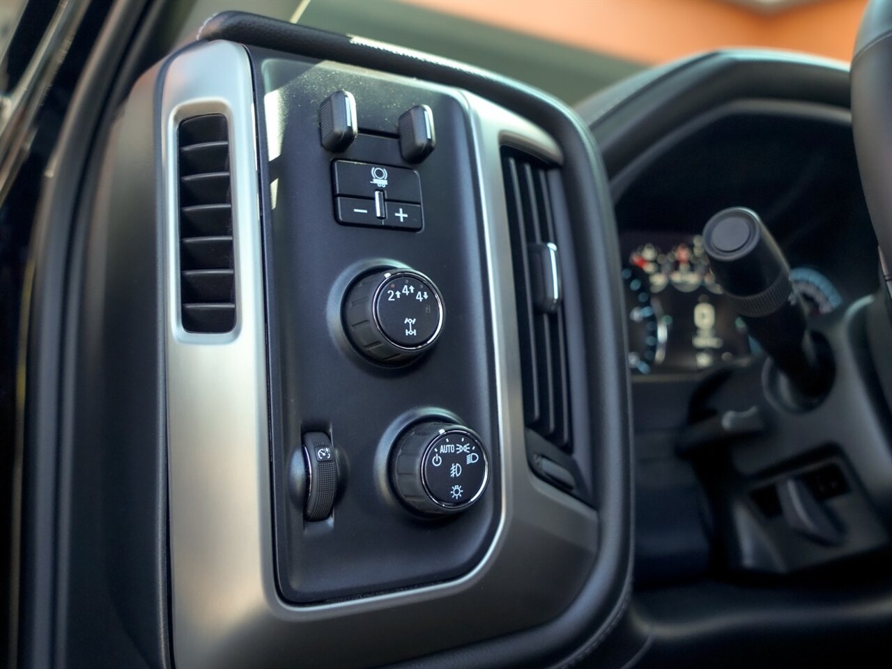 2019 GMC Sierra 2500 Denali   - Photo 17 - Bonita Springs, FL 34134