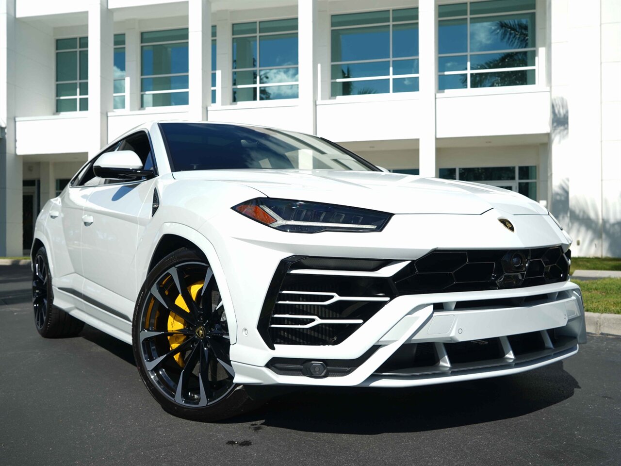 2020 Lamborghini Urus   - Photo 6 - Bonita Springs, FL 34134