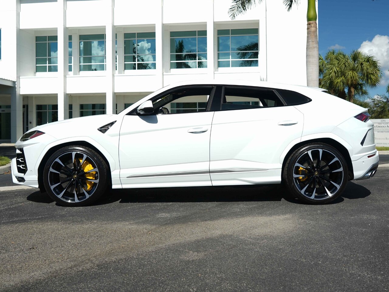 2020 Lamborghini Urus   - Photo 18 - Bonita Springs, FL 34134