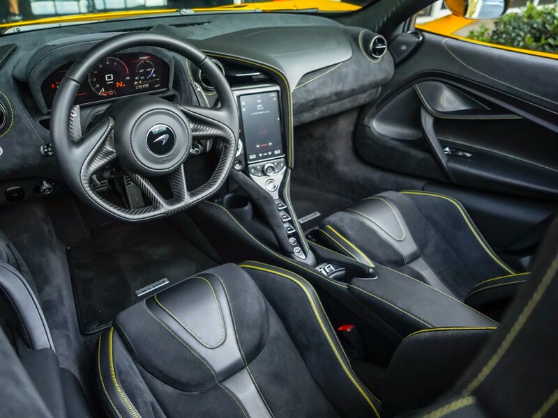 2020 McLaren 720S Spider Performance   - Photo 2 - Bonita Springs, FL 34134