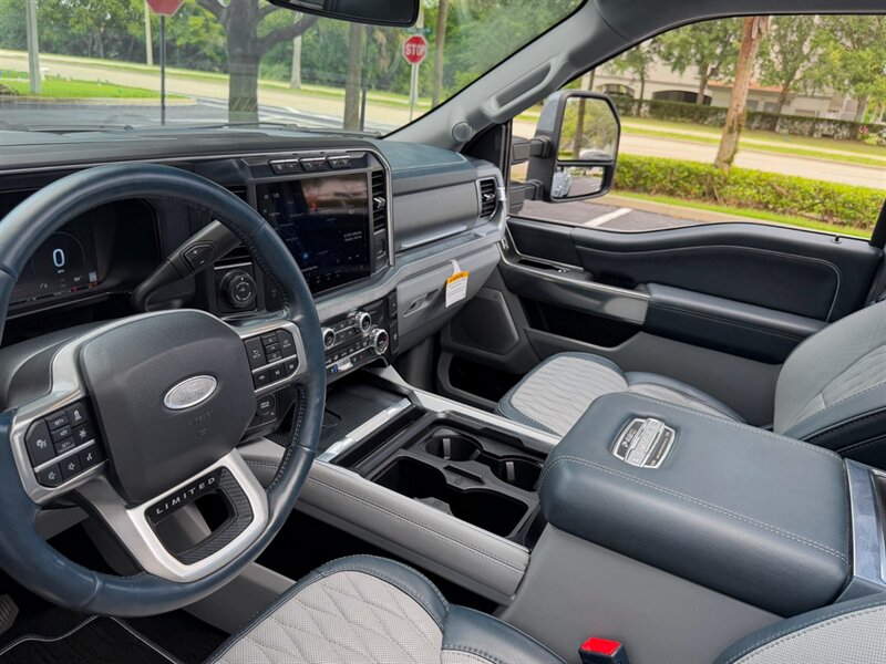 2024 Ford F-450 Super Duty Limited   - Photo 12 - Bonita Springs, FL 34134