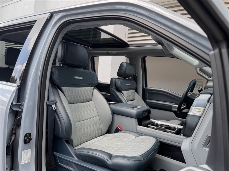2024 Ford F-450 Super Duty Limited   - Photo 33 - Bonita Springs, FL 34134