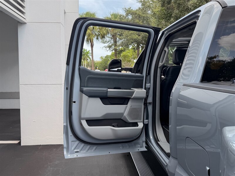2024 Ford F-450 Super Duty Limited   - Photo 27 - Bonita Springs, FL 34134